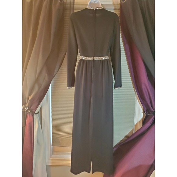 R&K Knits Size 10 Black Dress with Sequins Accents - Picture 2 of 4